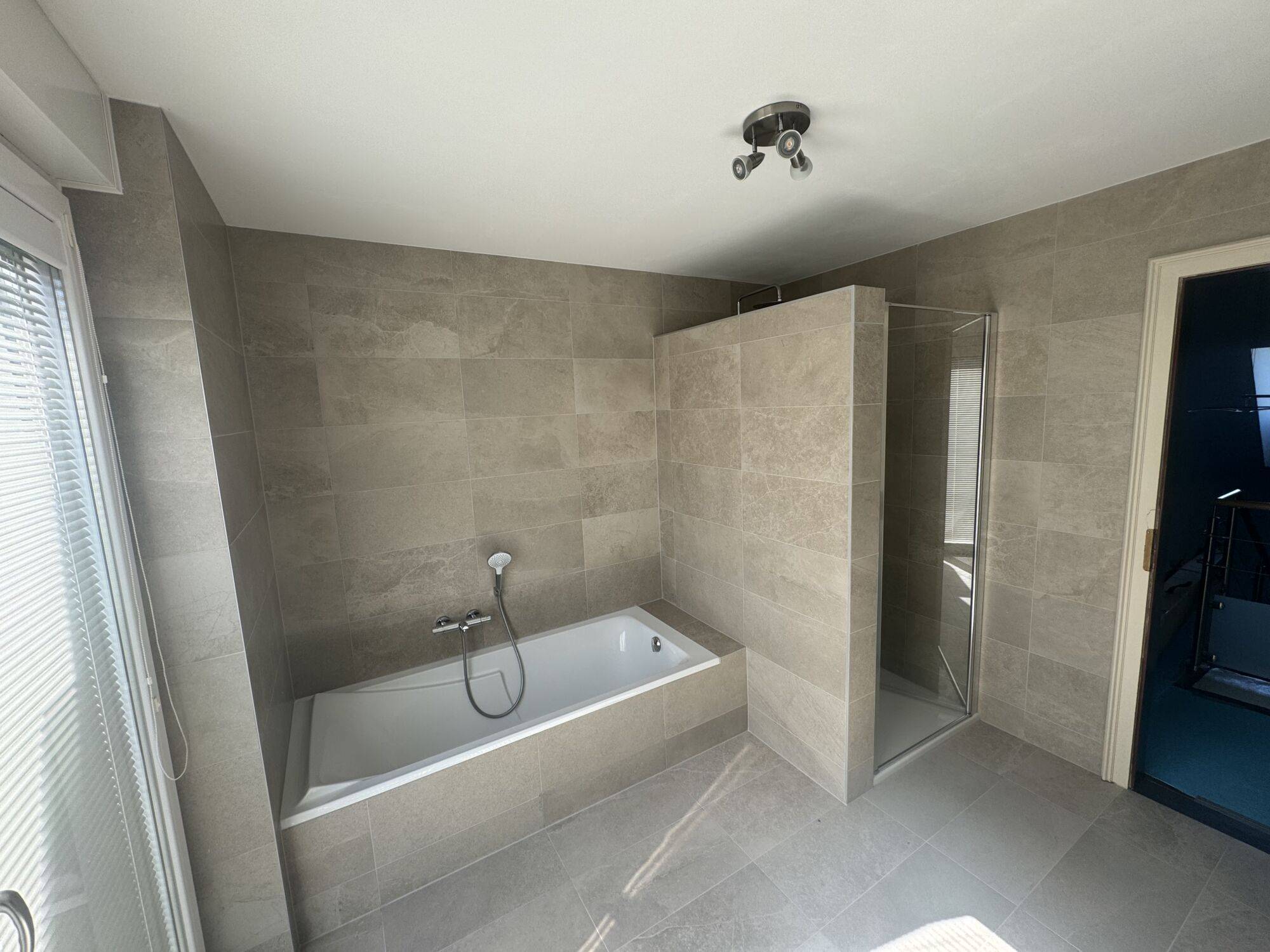 Création d&#8217;une salle de bain clé en main à Niederhergheim dans le Haut-Rhin, entre Rouffach et Colmar Guebwiller