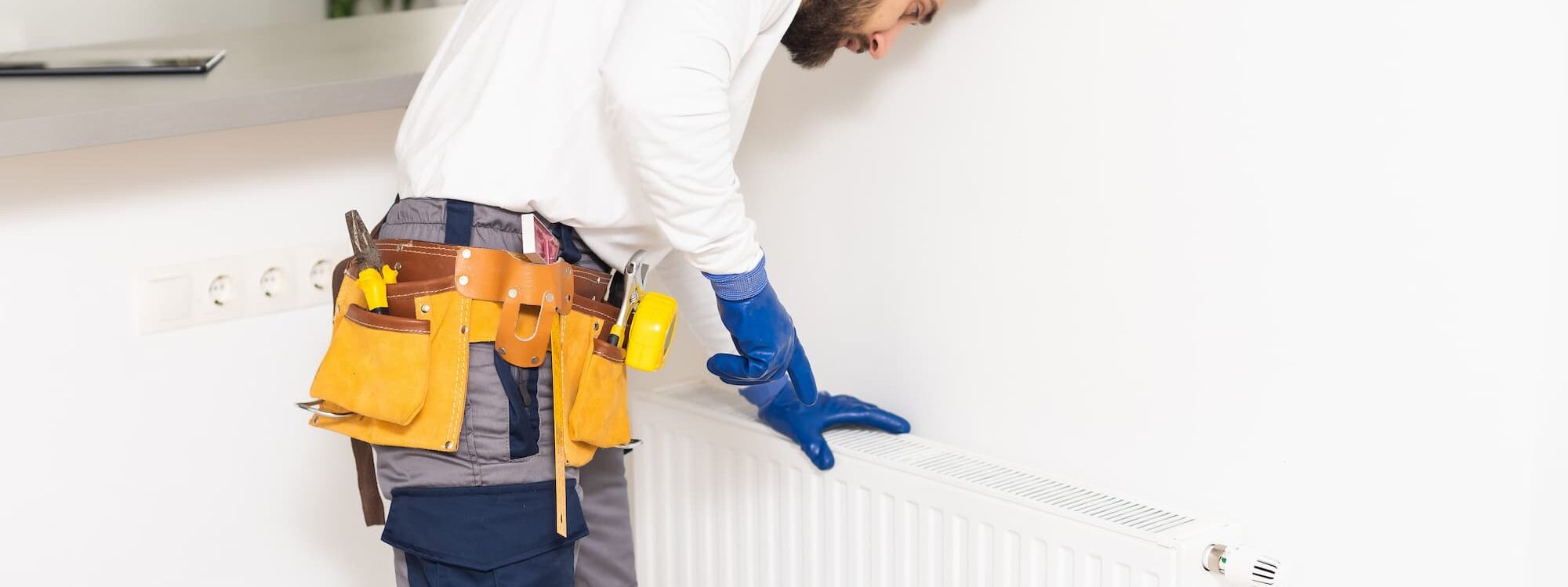 ADOBESTOCK_529021891 2000X750 | VF Energy Désembouage vs rinçage : quelles différences pour entretenir vos radiateurs ? Belfort