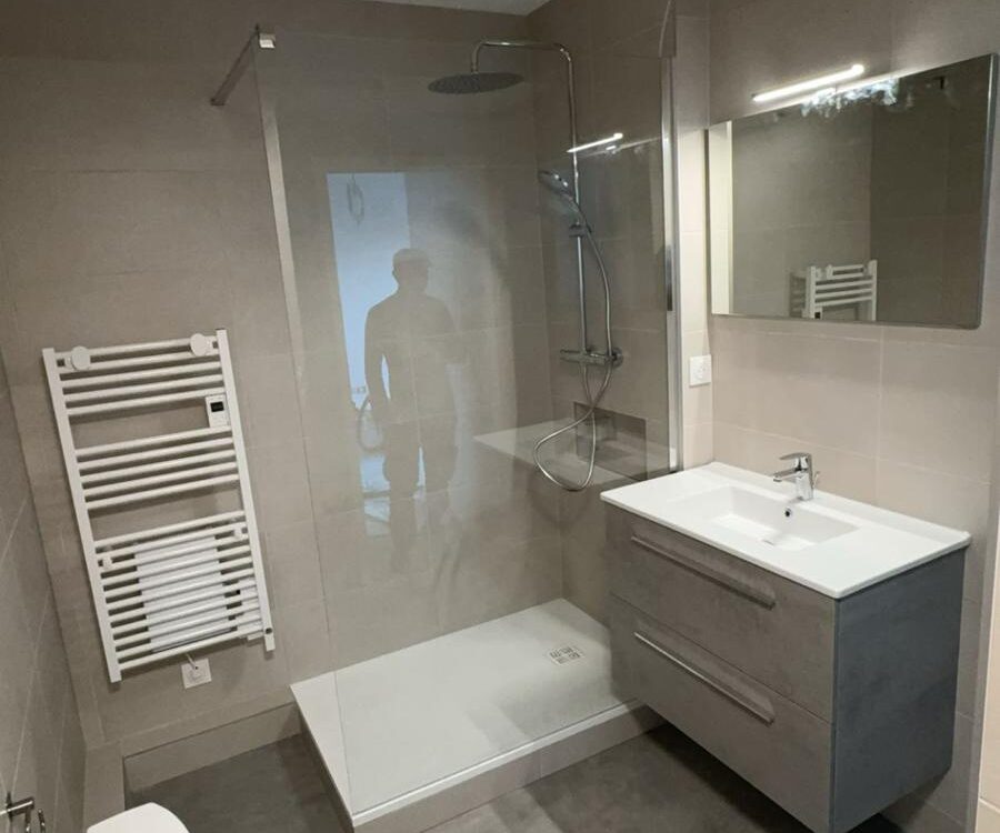 Comment adapter une salle de bain cl&eacute; en main aux personnes &agrave; mobilit&eacute; r&eacute;duite (PMR) ? Illzach