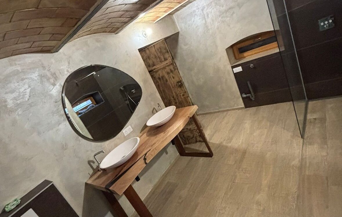 Am&eacute;nagement d&rsquo;une salle de bain dans un ancien caveau &agrave; Linthal : un projet cl&eacute; en main alliant authenticit&eacute; et modernit&eacute; Wittenheim